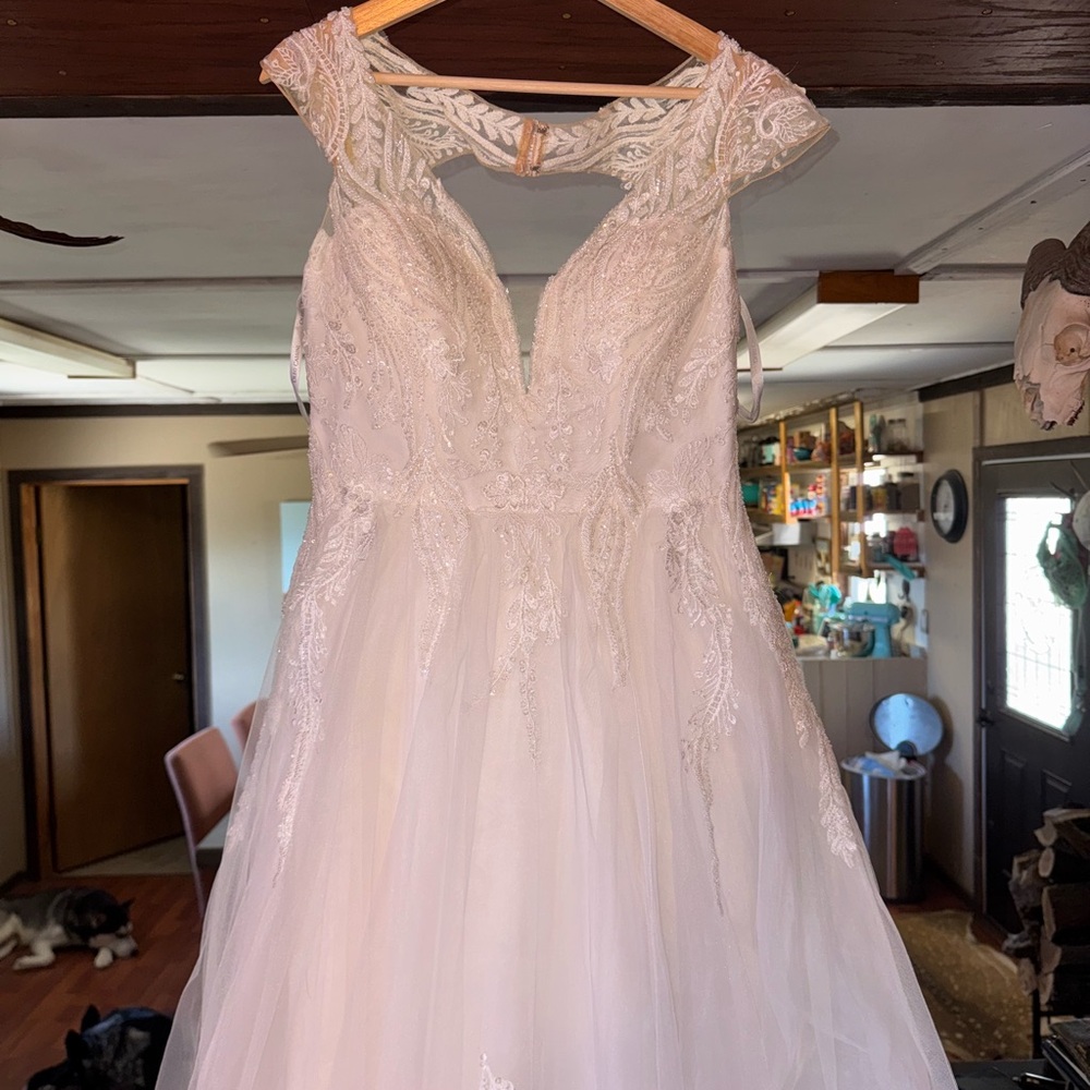 Elegant White Wedding Dress - Picture 4 of 13